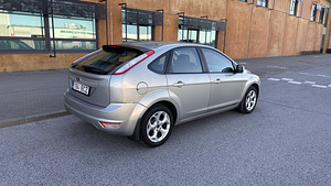 Ford Focus 1,6 74kW, 2010 a. (2 foto / 10)