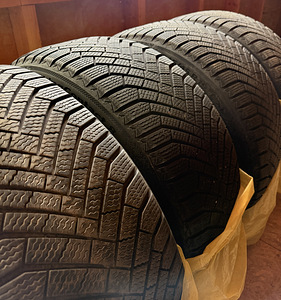 245/45R19 Continental Vikingcontact 8 (3 foto / 4)