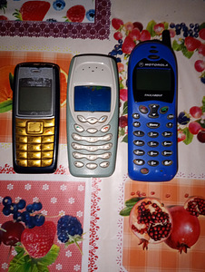 Nupu telefon 2 tk Nokia ja Motorola ilma Akuta ja laadijata (1 foto / 3)