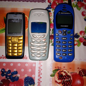 Nupu telefon 2 tk Nokia ja Motorola ilma Akuta ja laadijata