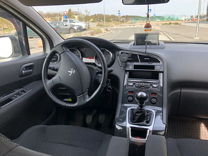 Peugeot 5008 1.6 HDI (7 foto / 12)