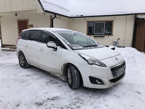 Peugeot 5008 1.6 HDI (11 foto / 12)