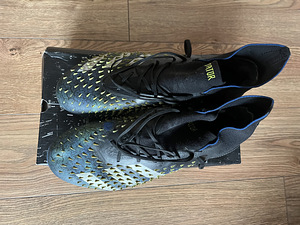 Оригинальные бутсы Adidas (3 фото из 3)