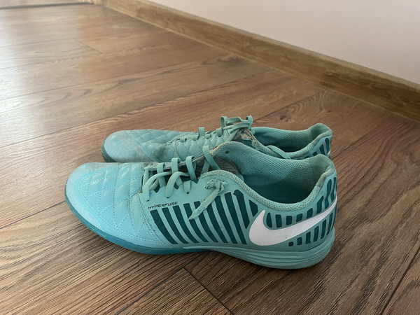 Футзалки Nike
