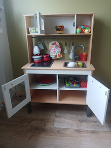 IKEA DUKTIG puidust laste mänguköök koos tarvikutega (3 foto / 5)