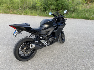 2025 Yamaha R3 (2 фото из 8)