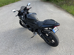 2025 Yamaha R3 (4 фото из 8)