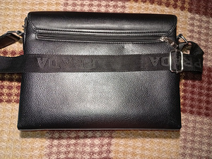 Продается сумка Prada (4 фото из 4)