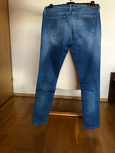 Teksad Tommy Hilfiger (5 foto / 5)