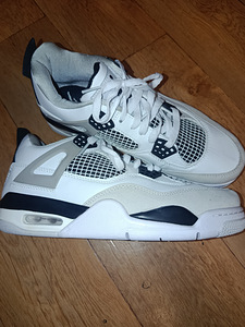 Air Jordan 4 retro military black (2 foto / 4)