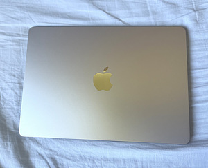 MacBook Air M2 2022, kuldne (4 foto / 10)