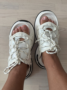 Balenciaga (3 foto / 4)