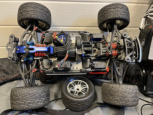 SUUR KOMPLEKT RC puldiauto Traxxas E-Revo, 4WD, 1/8 + lisad (4 foto / 10)