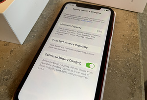 Apple iPhone XR 64GB, Red (6 foto / 6)