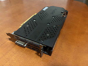 XFX RX 580 8GB OC+ (1 foto / 3)