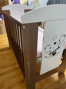 Laste/beebi voodi madratsiga