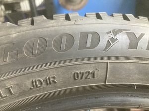 215/50/19 (3 foto / 3)