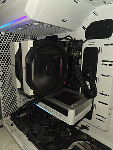 Arvuti Ryzen 7 9800X3D + RTX 5070TI (2 foto / 5)