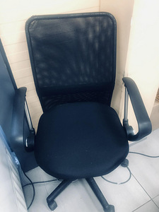 Компьютерное кресло (2 фото из 2)
