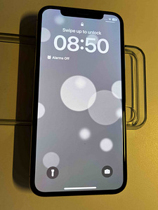 iPhone X 64 ГБ серебристый (3 фото из 5)