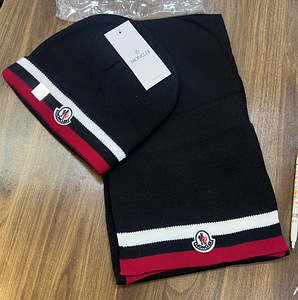 Moncler müts ja sall (1 foto / 1)