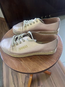 Guess (1 foto / 3)