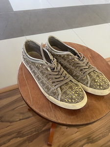 Guess (2 foto / 3)