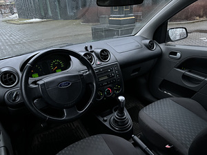 Ford Fiesta (6 foto / 14)