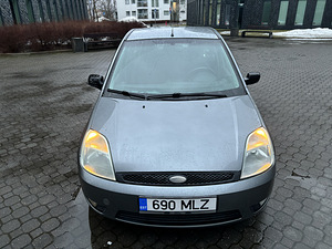 Ford Fiesta (12 foto / 14)