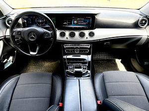 Mercedes-Benz E220 (8 фото из 15)
