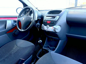 Peugeot 107 (7 foto / 14)