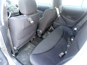 Toyota Yaris (10 foto / 15)
