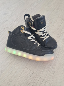 Vilkuvate taldadega Sketchers tossud s38 (1 foto / 4)