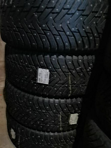 Продам комплект шипованной резины 275/45/R21 Nokian Hakka 8 (2 фото из 2)