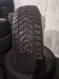 Продам пару новой резины 235/65/R17 Goodyear Ultragrip lamel (1 фото из 1)