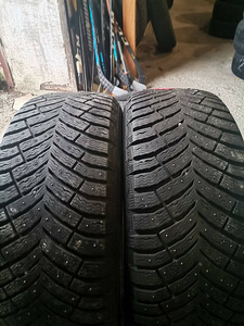 Продам пару 235/55/R18 Michelin x-ice north 4 ,прот. 8мм (1 фото из 1)
