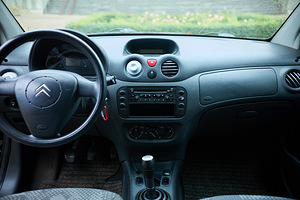Citroen C2 1.1 / TÜ KUNI 07.2024 / AVARIIVABA (11 foto / 13)