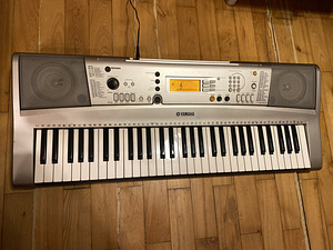 Синтезатор YAMAHA PSR-E313 (2 фото из 9)