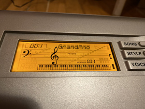 Синтезатор YAMAHA PSR-E313 (4 фото из 9)