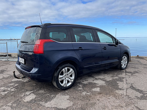 Peugeot 5008 DIISEL / AUTOMAT / PANORAMA (5 фото из 15)