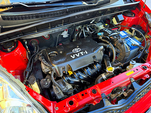 TOYOTA YARIS VERSO FACELIFT / AVARIIVABA / TÜV 02.2026 (6 foto / 15)