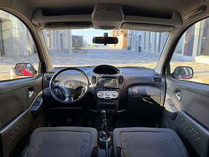 TOYOTA YARIS VERSO FACELIFT / AVARIIVABA / TÜV 02.2026 (7 foto / 15)