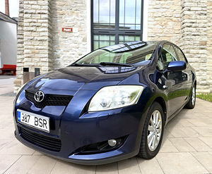 TOYOTA AURIS / COMFORT (1 фото из 15)