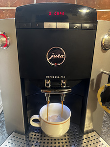 JURA F50 (9 foto / 10)