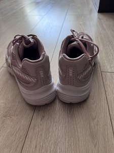Кроссовки Nike (3 фото из 3)