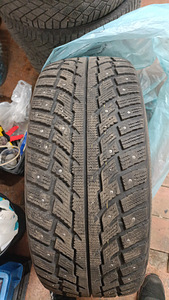 Kumho255/50R19 (4 фото из 5)