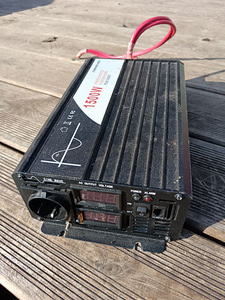 Inverter 12-220V 1000W ja 1500W puhas siinus autoelamu karavan (3 foto / 5)