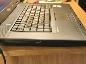 Sülearvuti Fujitsu-Siemens Esprimo V5505, 15.4" (3 foto / 5)