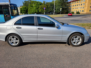 Mercedes-Benz c200 (1 foto / 14)