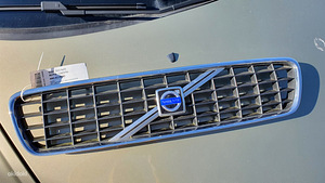 Volvo C30, C70, S40, V50 ESIGRILL / ILUVÕRE 2004-2007 (2 foto / 2)